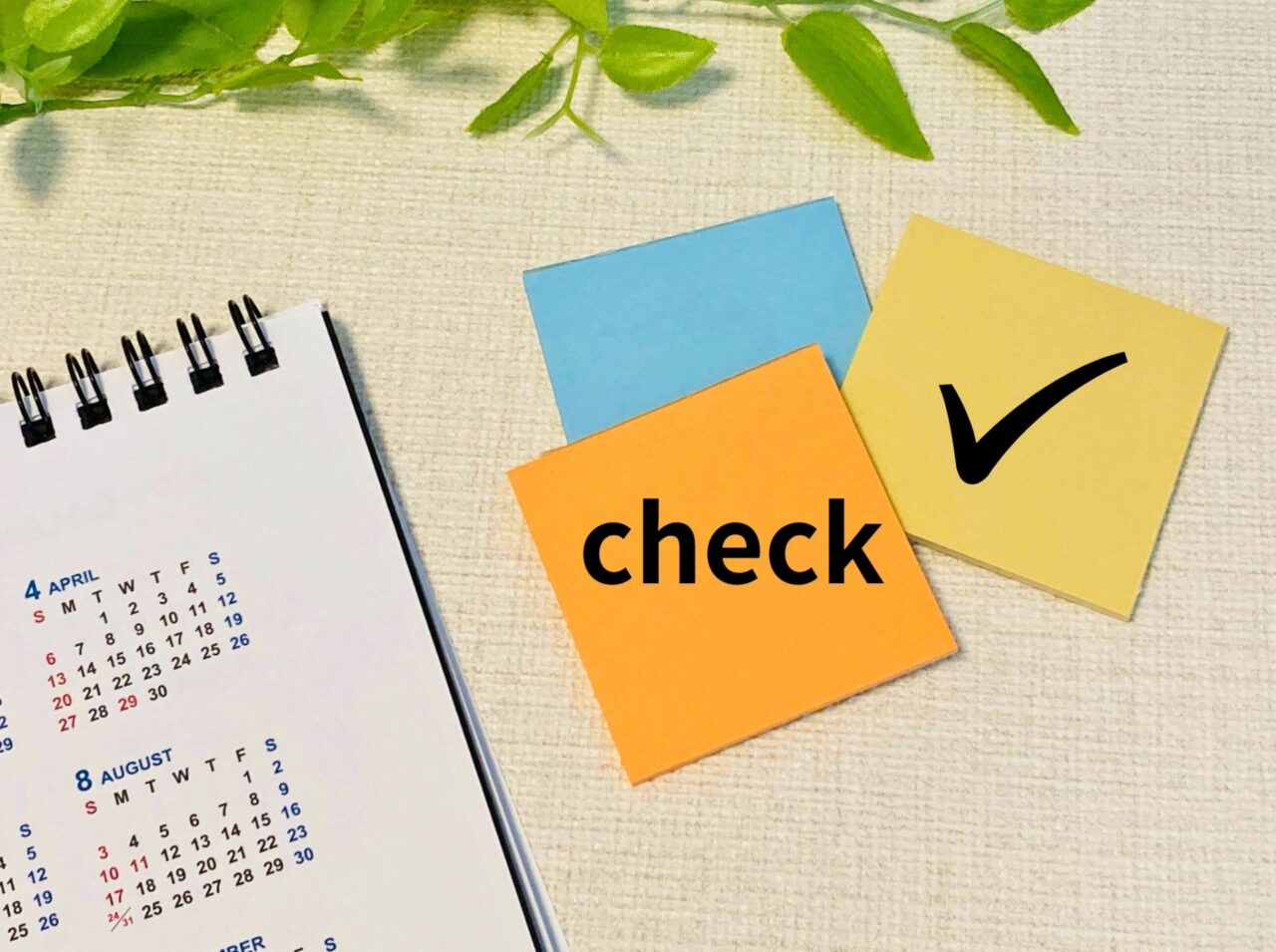 カレンダーとCHECKの付箋