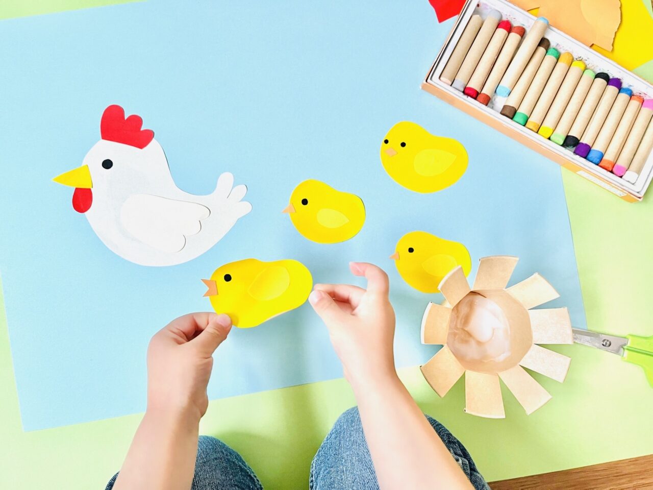 工作をする子どもの手